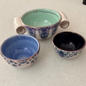 ANTHROPOLOGIE LILIA MEASURING CUPS STONEWARE SET OF 3